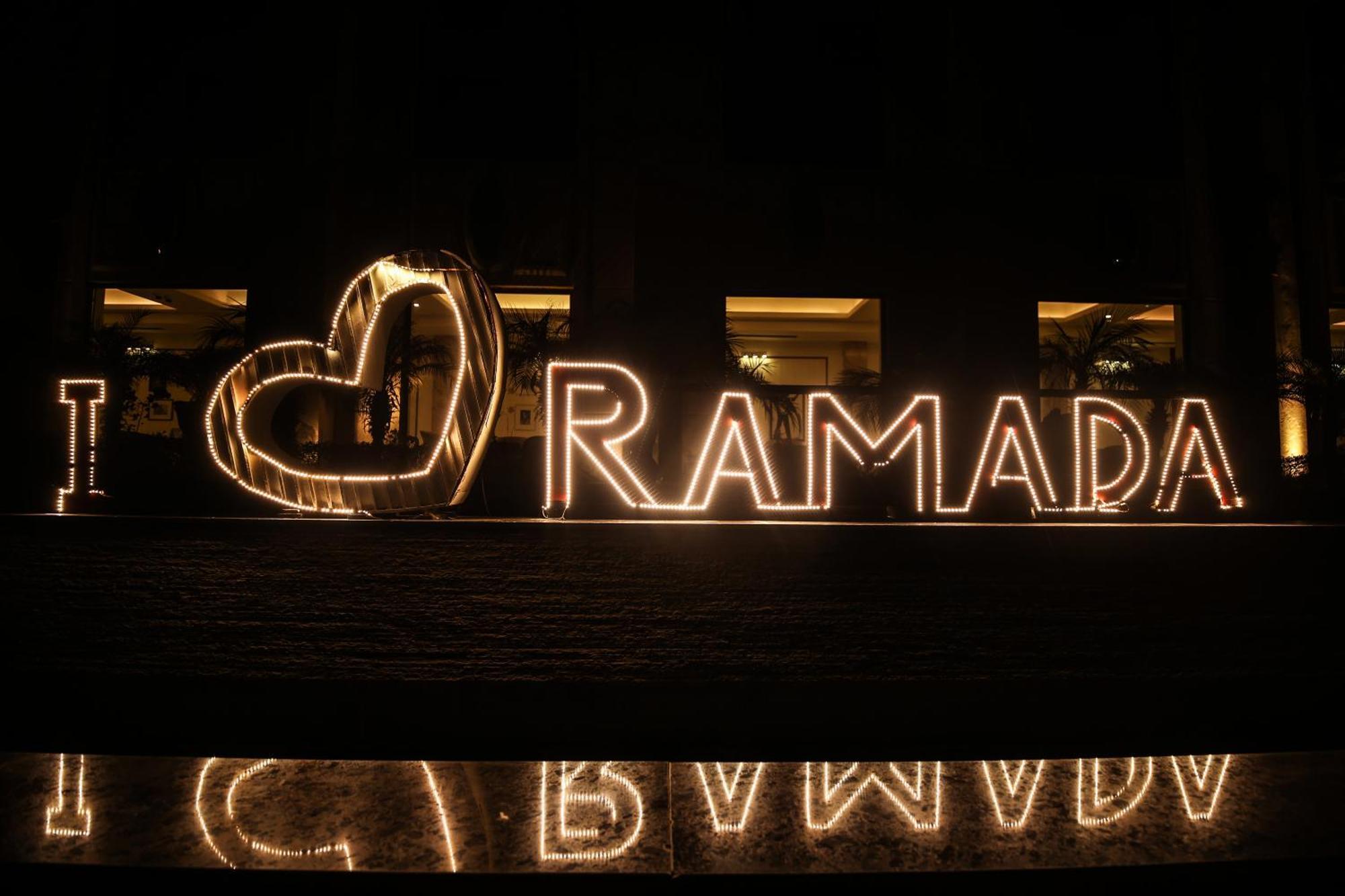 Ramada Plaza By Wyndham Lucknow Hotel ภายนอก รูปภาพ