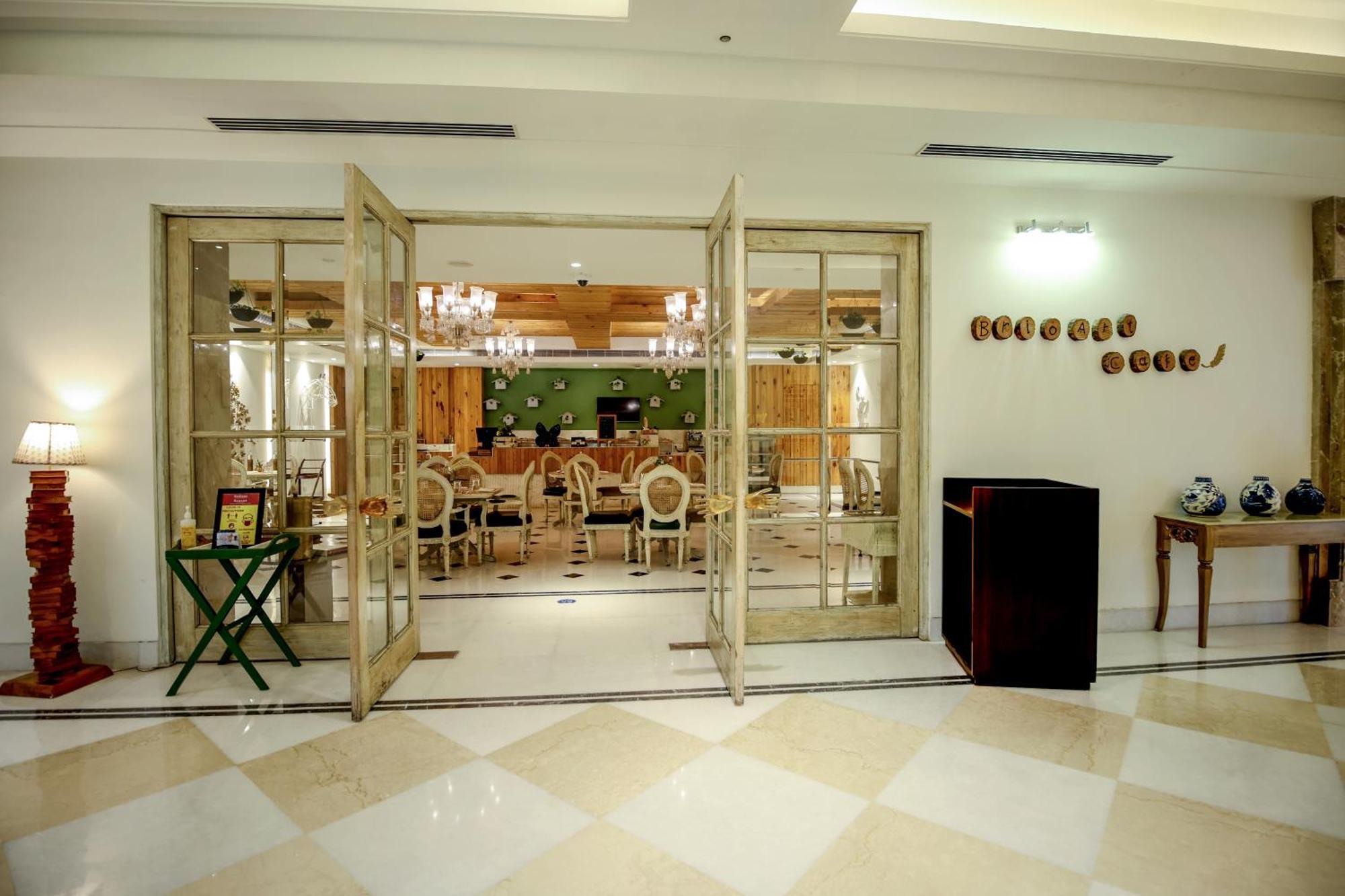 Ramada Plaza By Wyndham Lucknow Hotel ภายนอก รูปภาพ