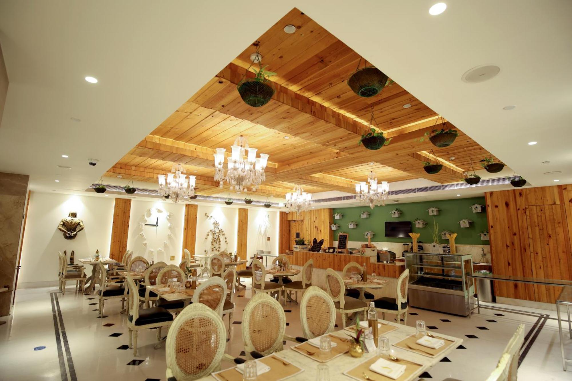 Ramada Plaza By Wyndham Lucknow Hotel ภายนอก รูปภาพ