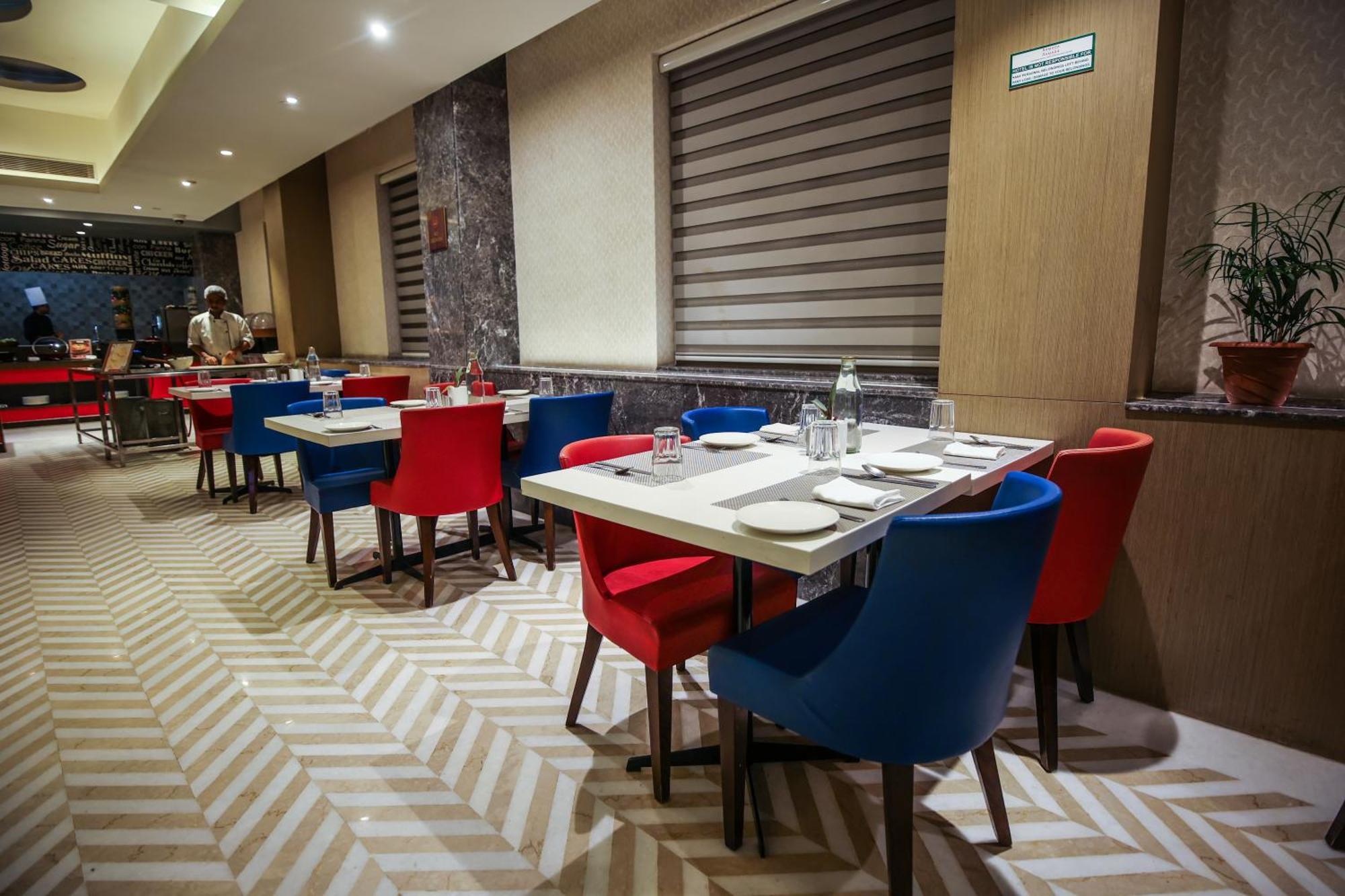 Ramada Plaza By Wyndham Lucknow Hotel ภายนอก รูปภาพ