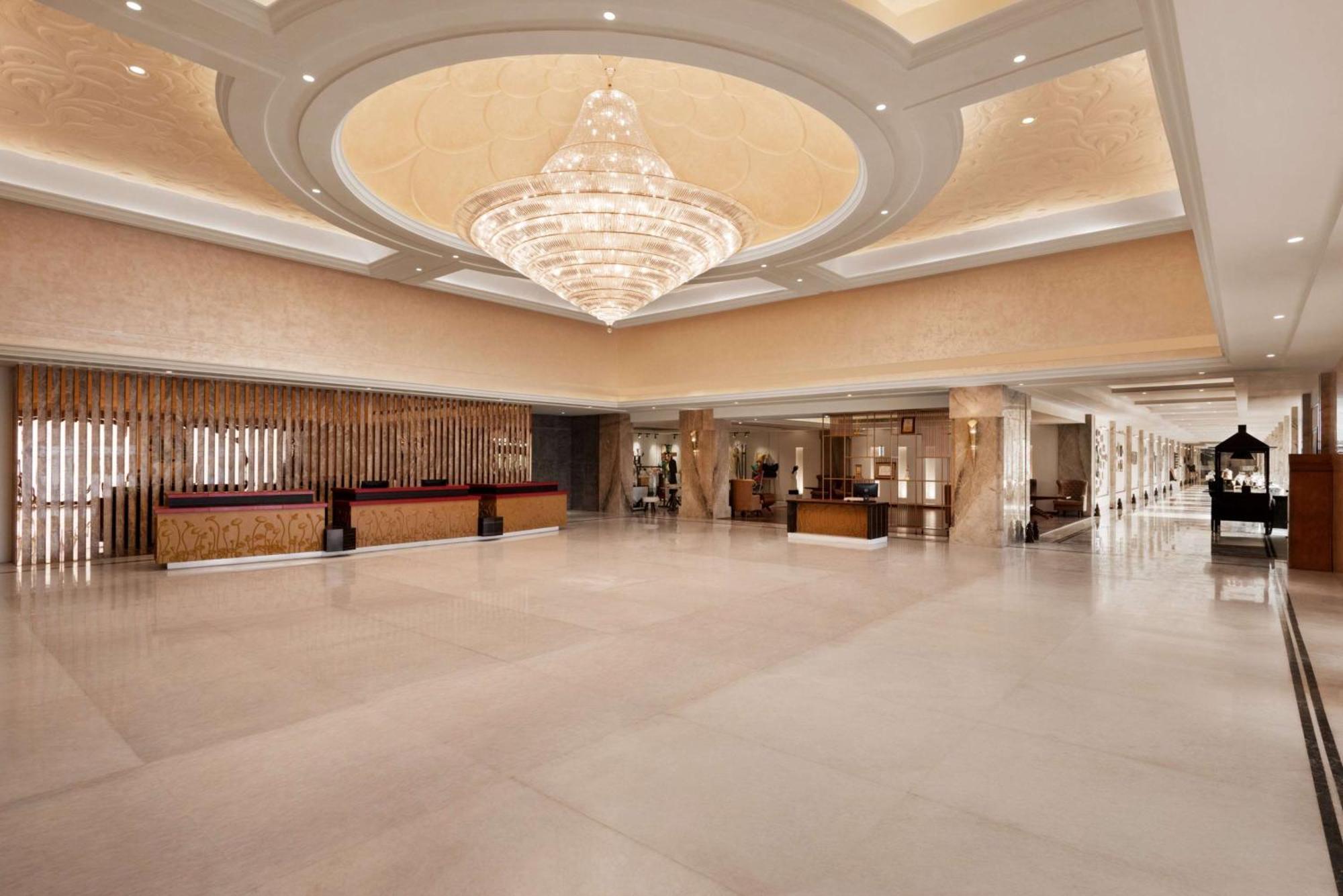 Ramada Plaza By Wyndham Lucknow Hotel ภายนอก รูปภาพ