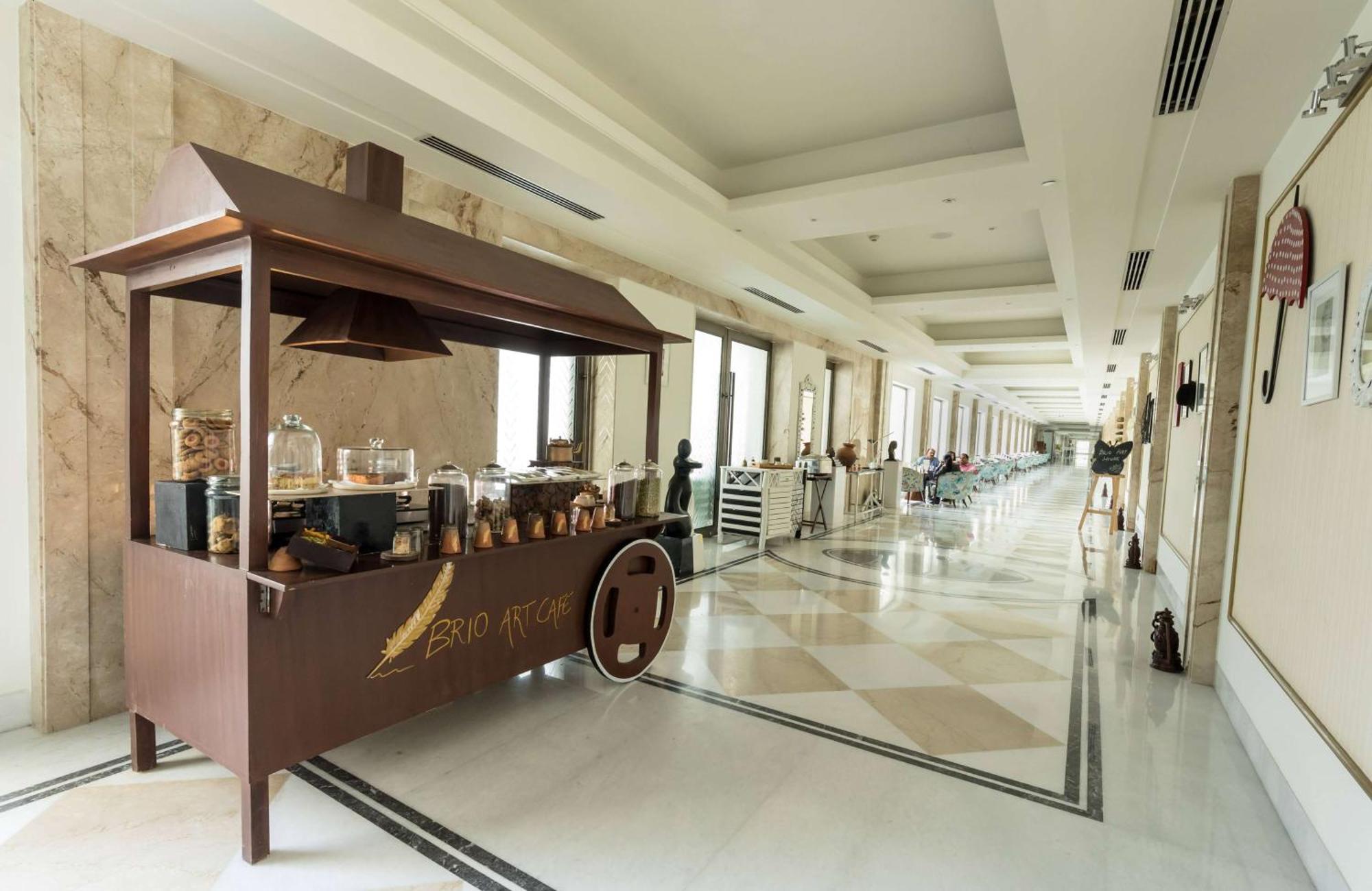 Ramada Plaza By Wyndham Lucknow Hotel ภายนอก รูปภาพ