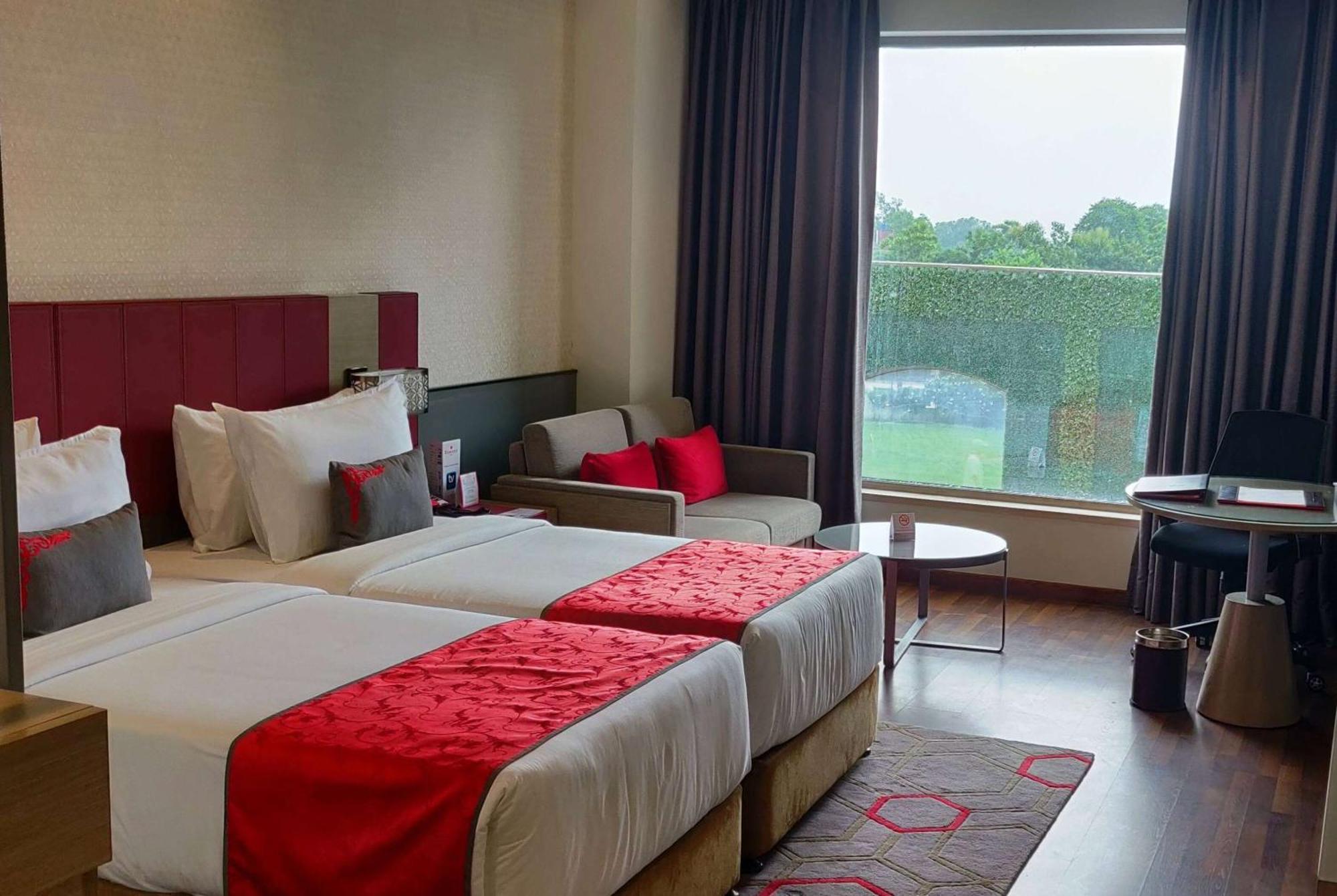 Ramada Plaza By Wyndham Lucknow Hotel ภายนอก รูปภาพ