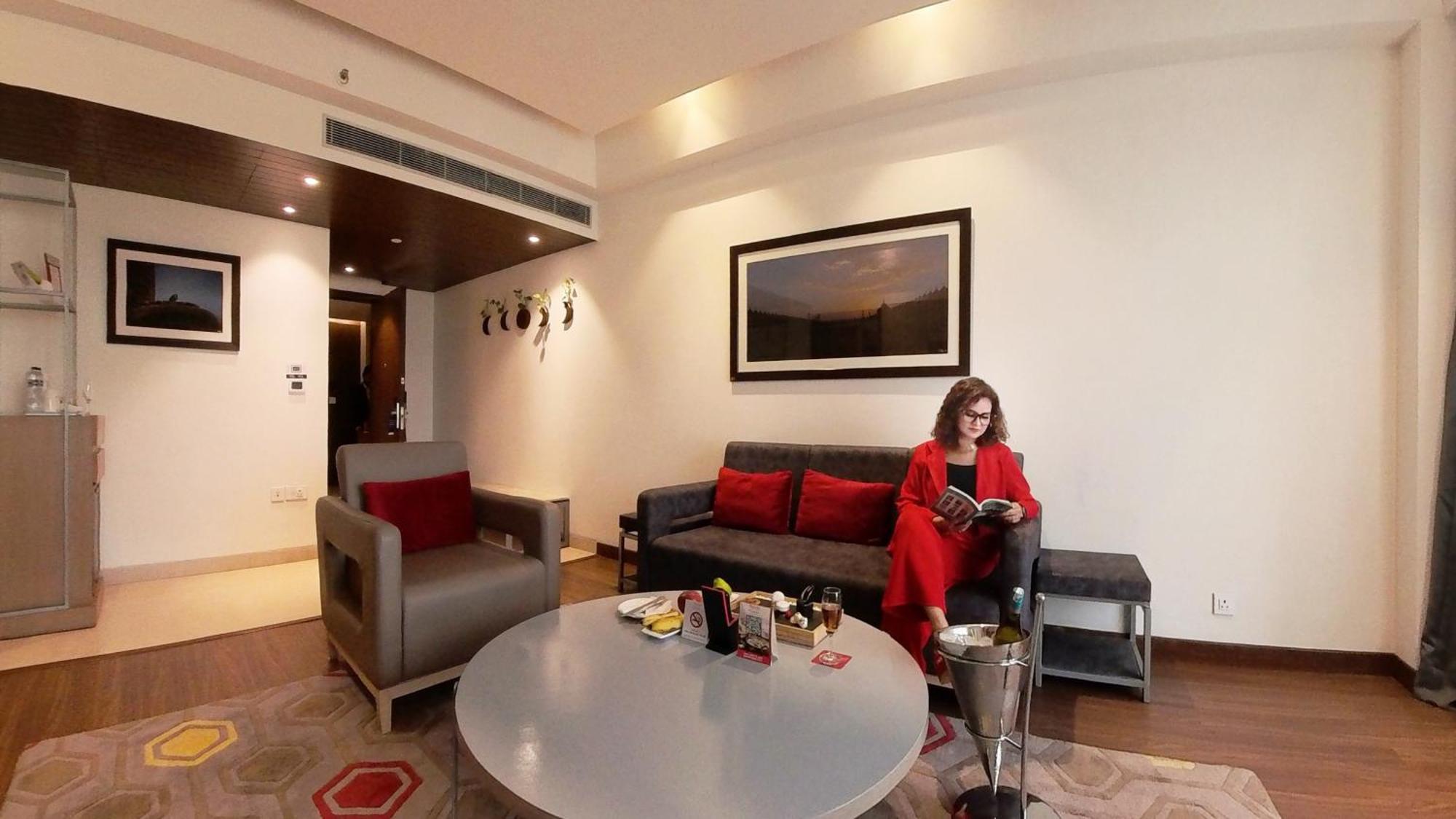 Ramada Plaza By Wyndham Lucknow Hotel ภายนอก รูปภาพ