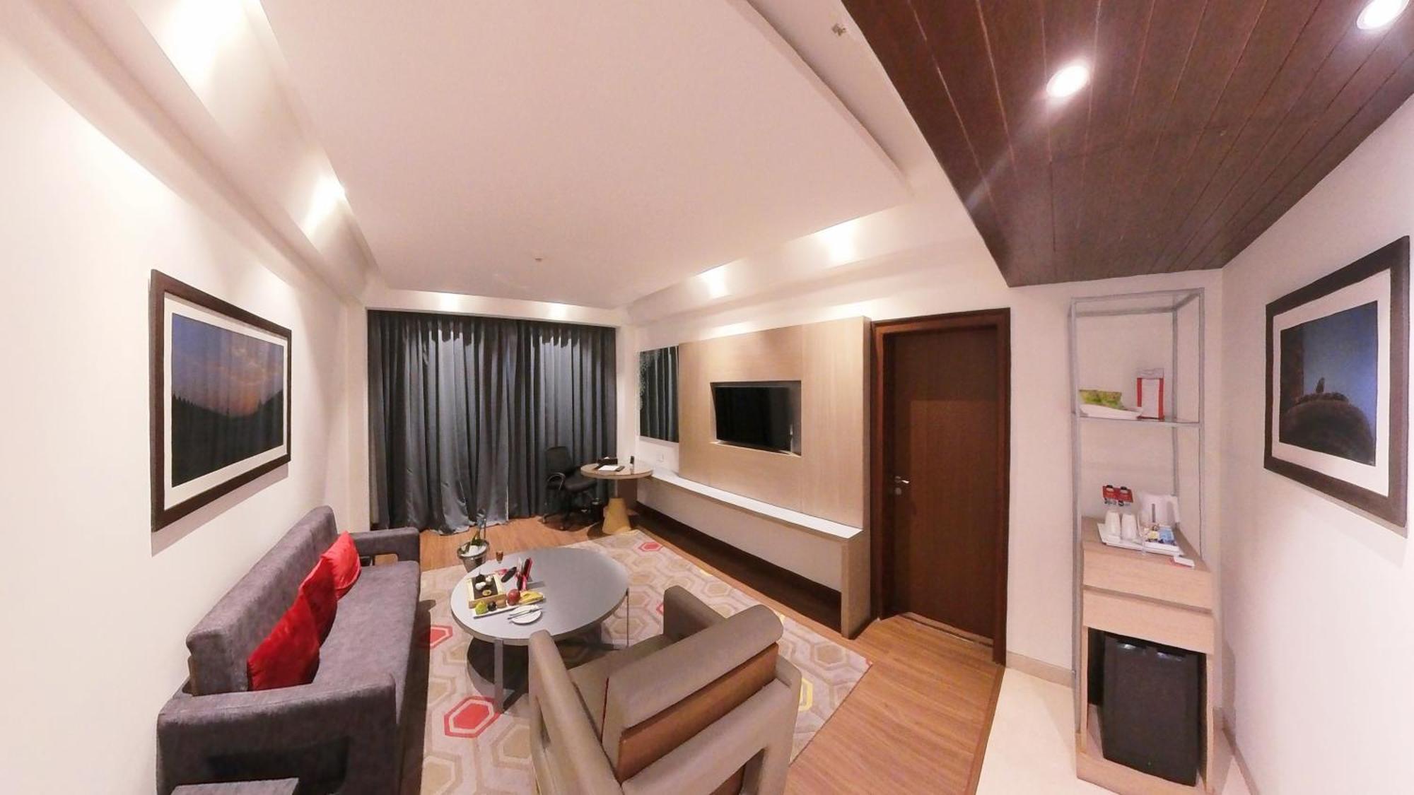 Ramada Plaza By Wyndham Lucknow Hotel ภายนอก รูปภาพ
