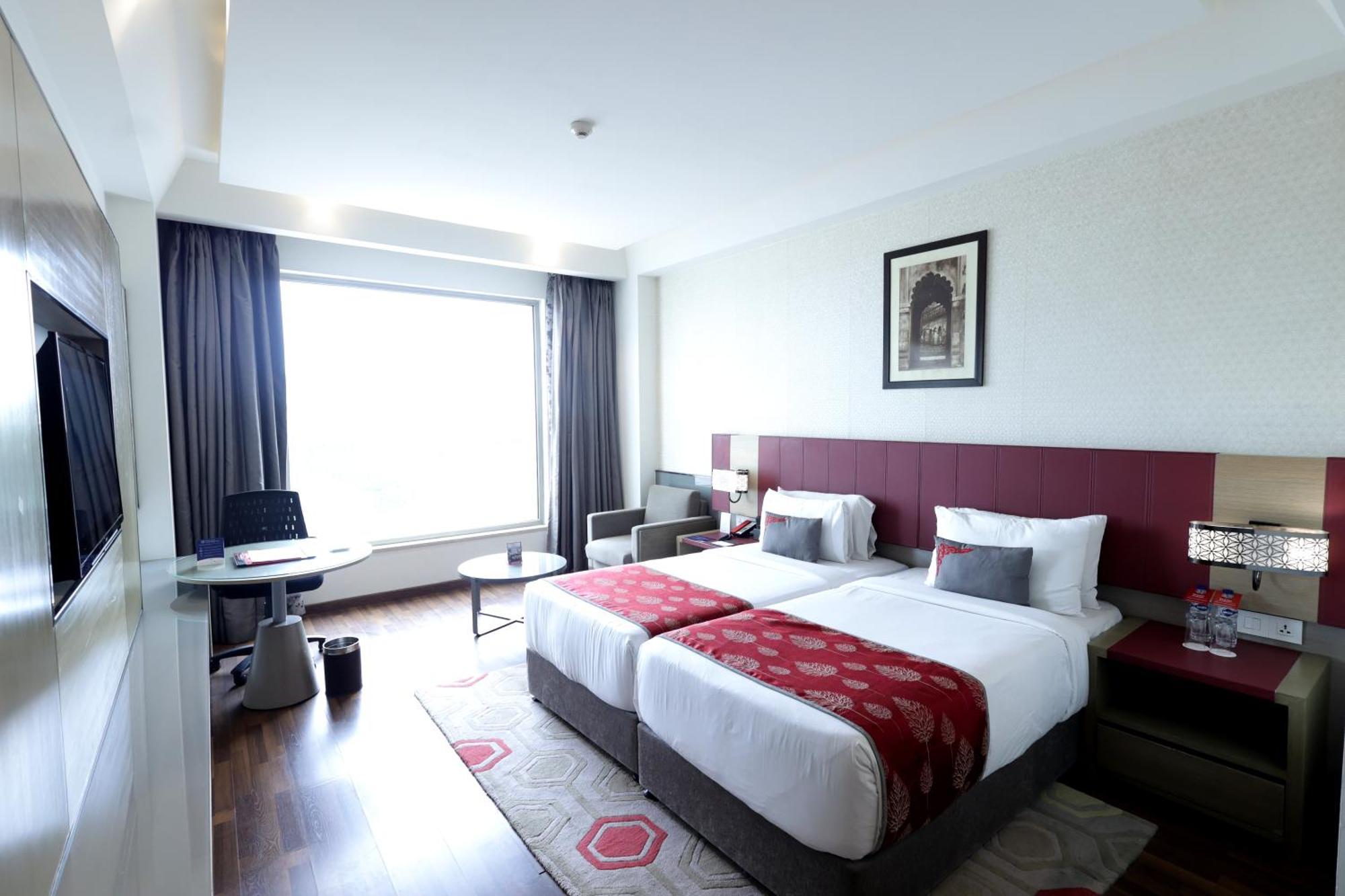 Ramada Plaza By Wyndham Lucknow Hotel ภายนอก รูปภาพ