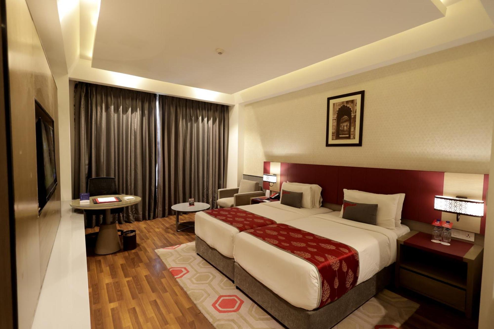 Ramada Plaza By Wyndham Lucknow Hotel ภายนอก รูปภาพ