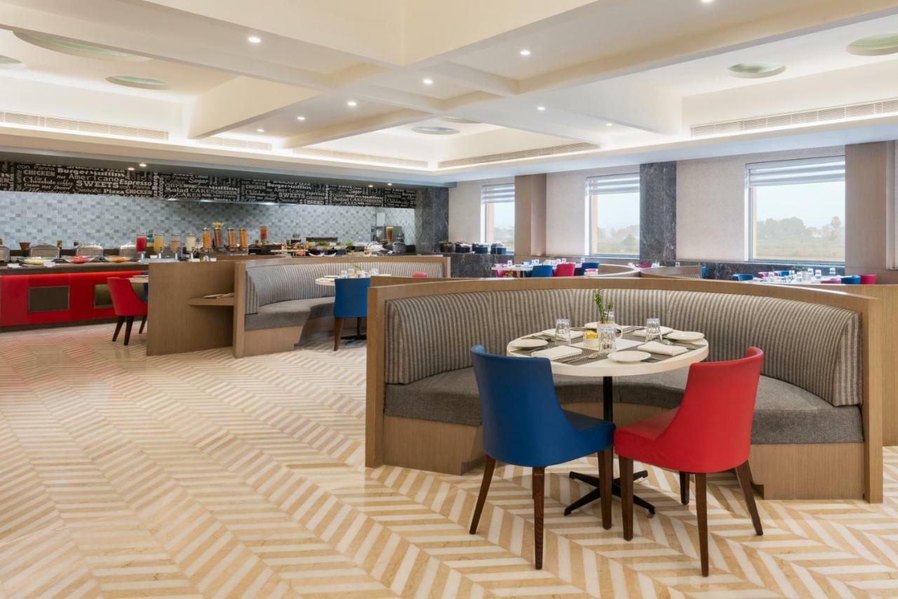 Ramada Plaza By Wyndham Lucknow Hotel ภายนอก รูปภาพ