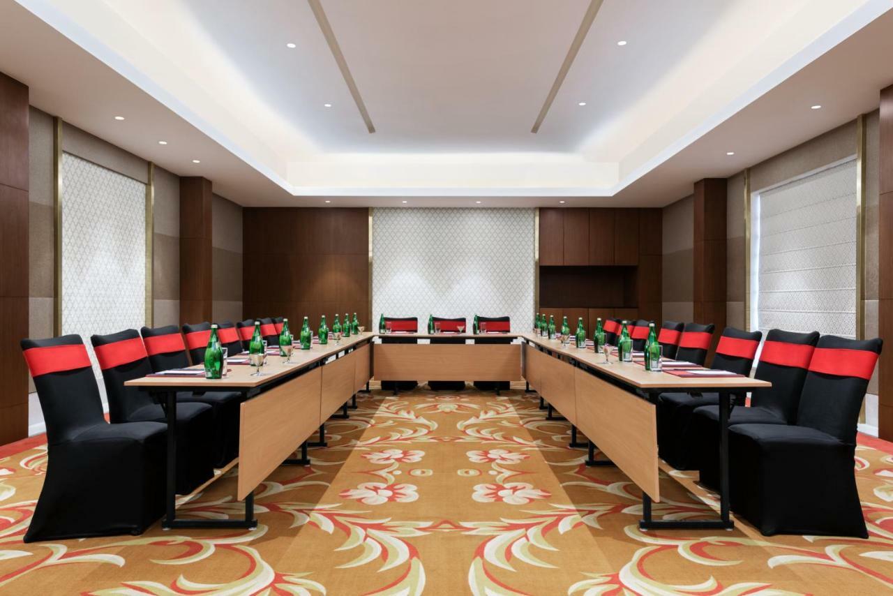 Ramada Plaza By Wyndham Lucknow Hotel ภายนอก รูปภาพ